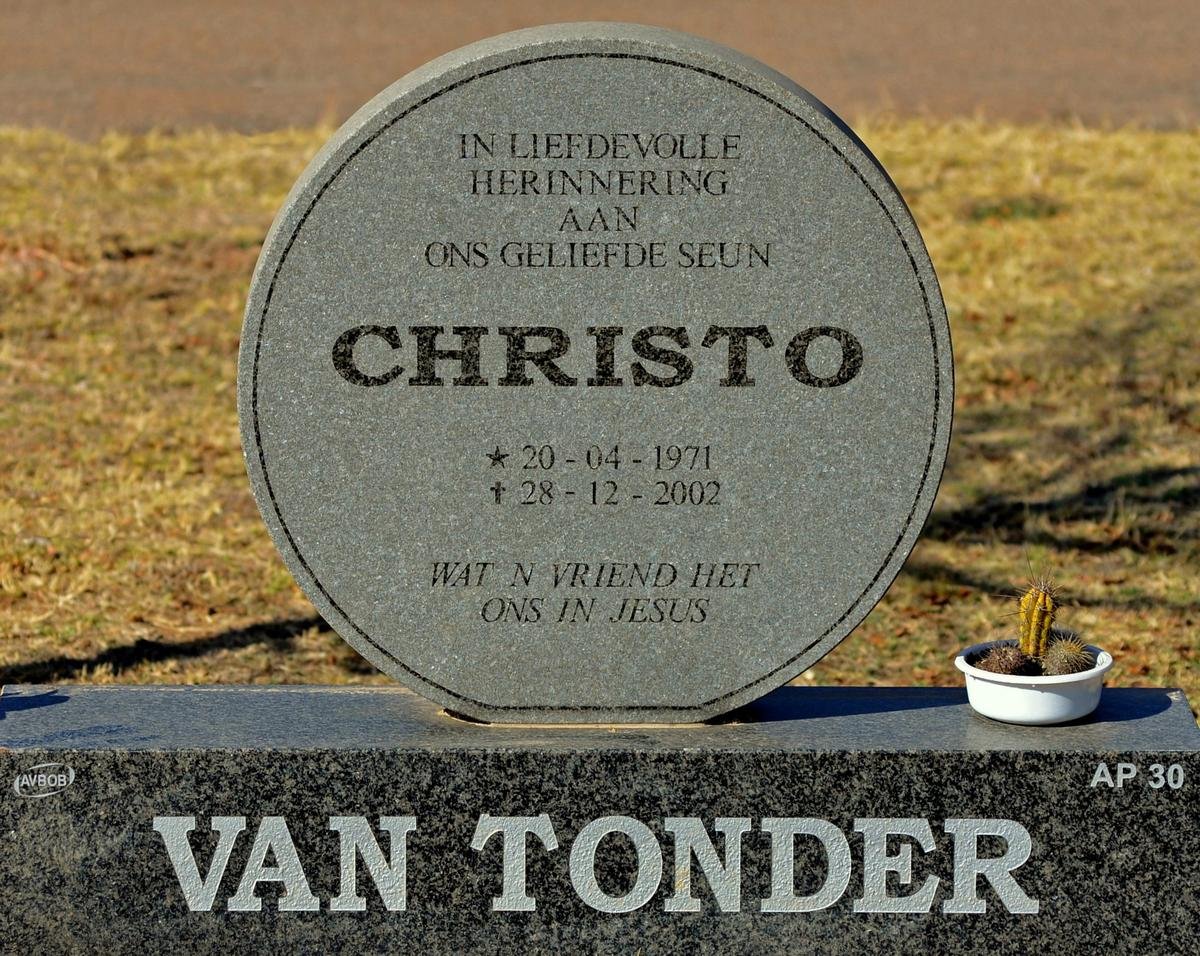 TONDER Christo, van 1971-2002