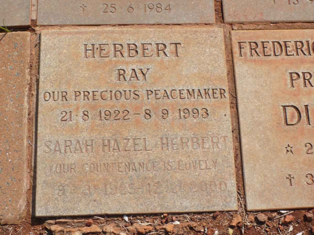 RAY Herbert 1922-1993 &amp; Sarah Hazel 1925-2000