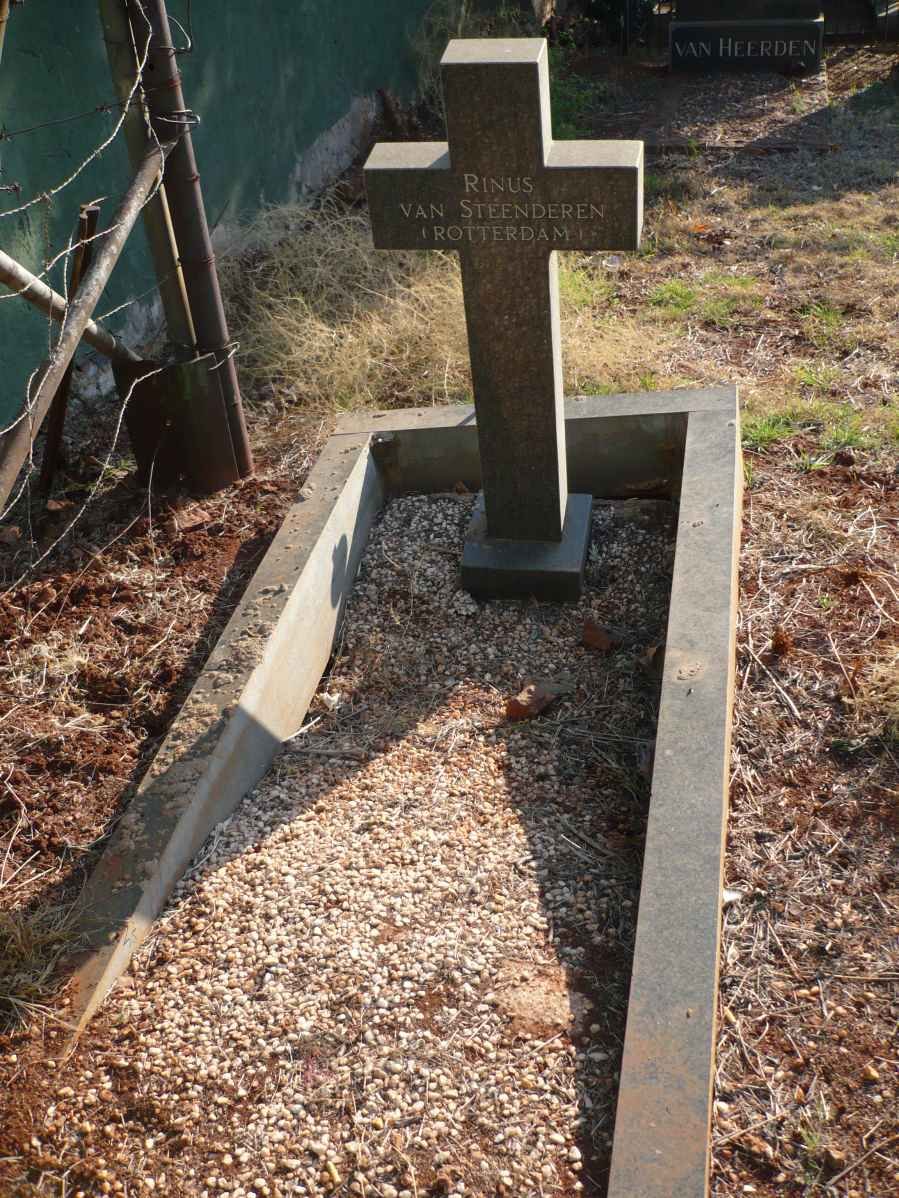 STEENDEREN Rinus, van 