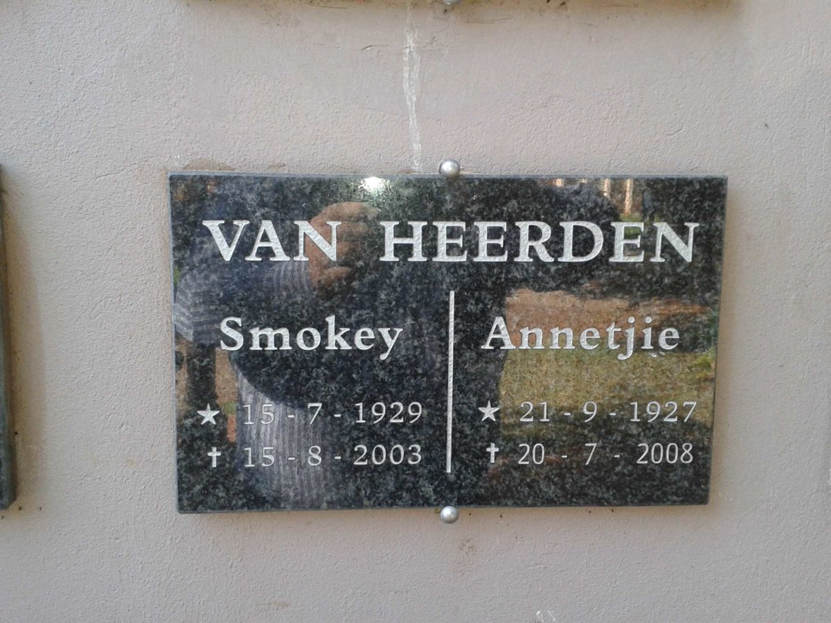 HEERDEN Smokey, van 1929-2003 &amp; Annetjie 1927-2008