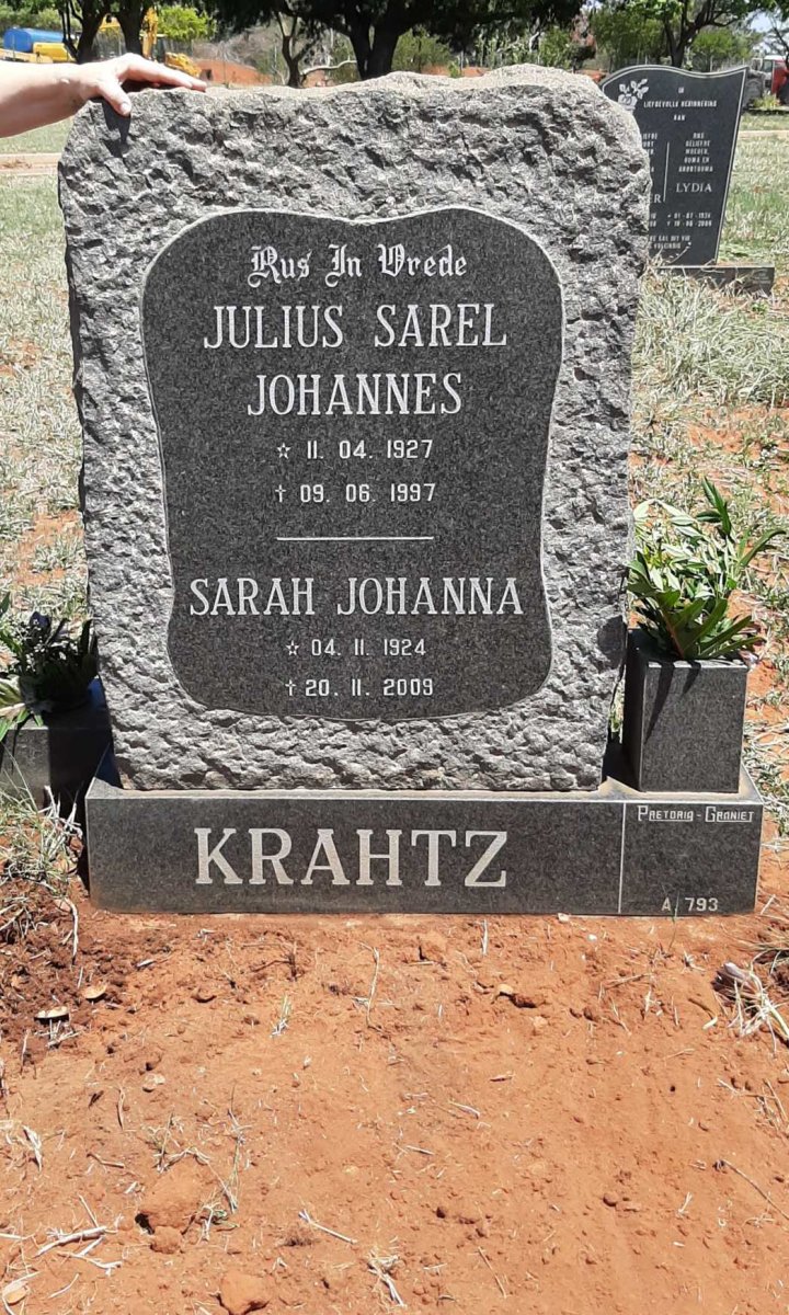 KRAHTZ Julius Sarel Johannes 1927-1997 &amp; Sarah Johanna 1924-2009