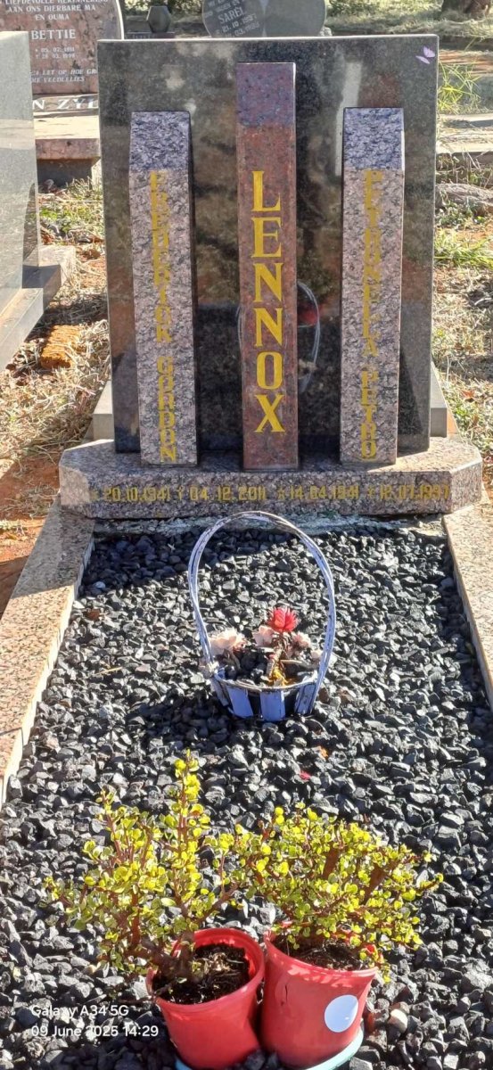 LENNOX Frederick Gordon 1941-2011 & Petronella 1941-1997