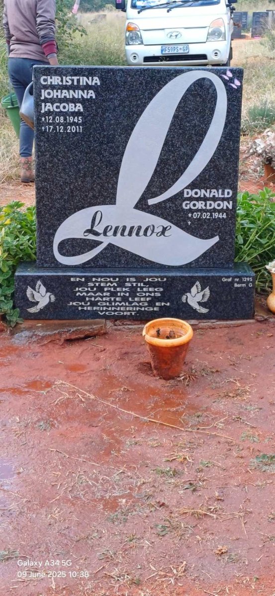 LENNOX Donald Gordon 1944-  & Christina Johanna Jacoba 1945-2011