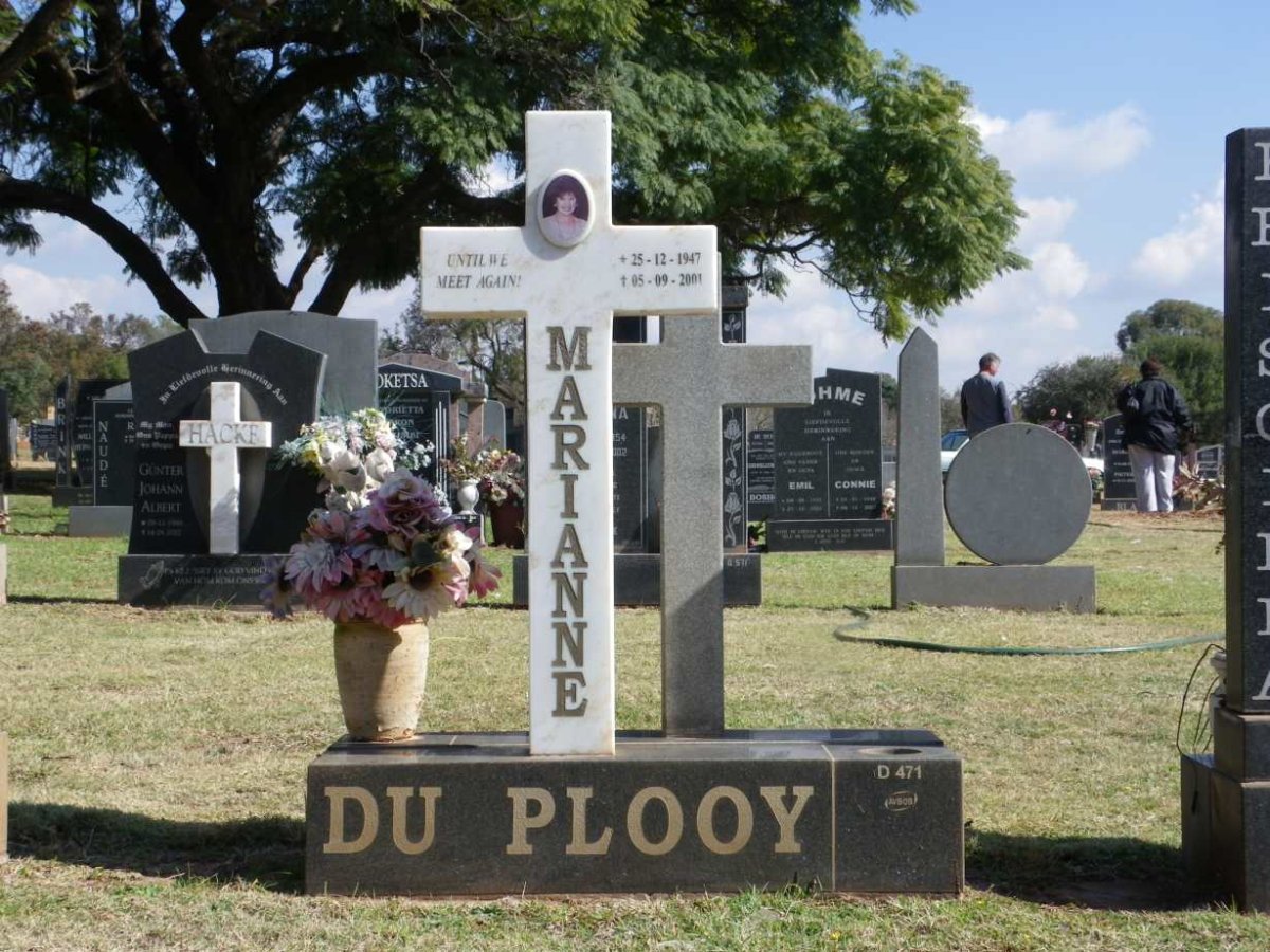 PLOOY Marianne, du 1947-2001
