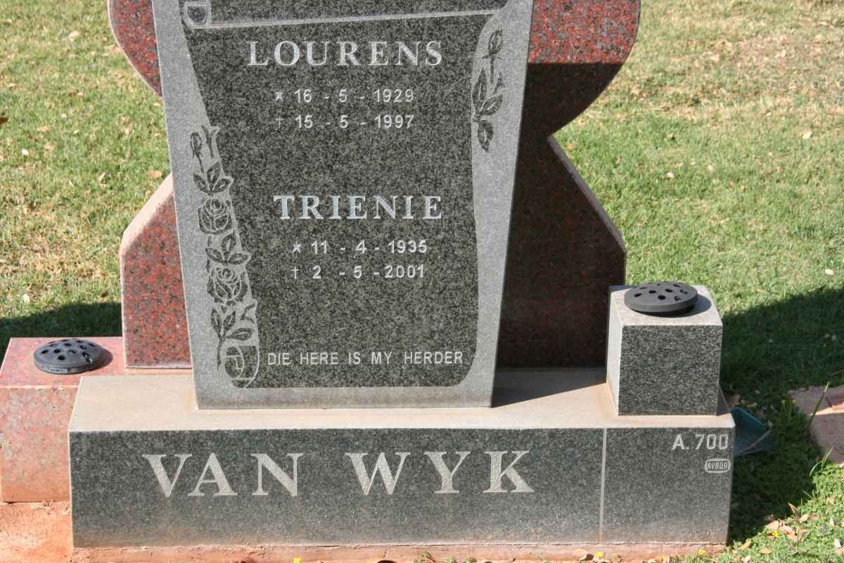 WYK Lourens, van 1929-1997 &amp; Trienie 1935-2001