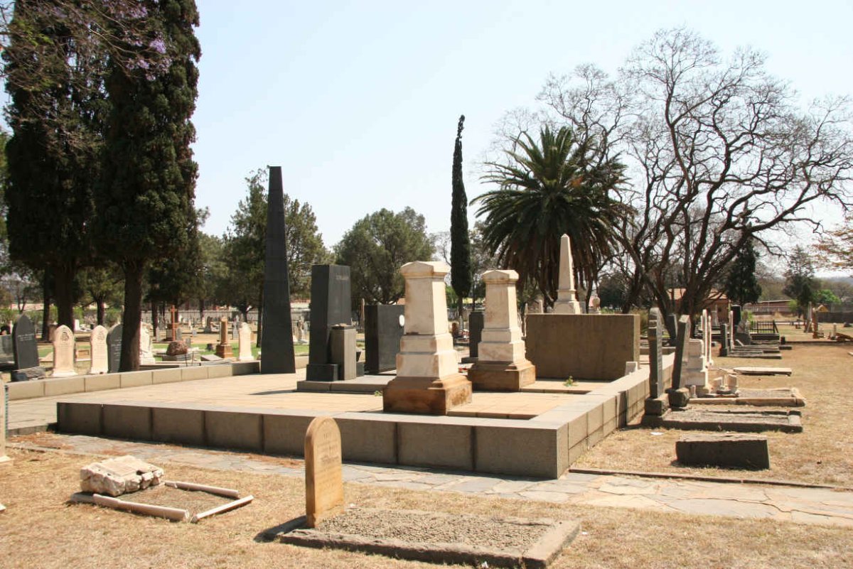 01. Overview of graves at the Heroes Acre