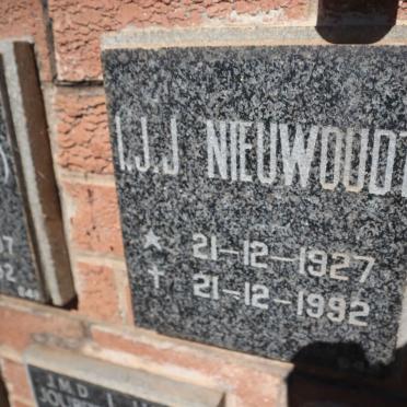 NIEUWOUDT I.J.J. 1927-1992