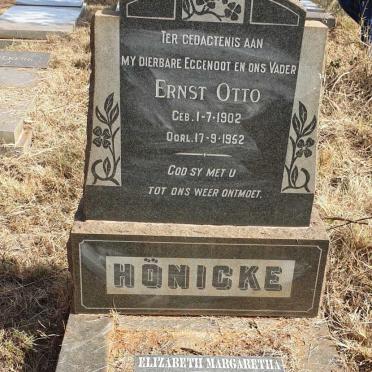 HONICKE Ernst Otto 1902-1952 & Elizabeth Margaretha KINNEAR 1902-1998