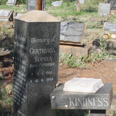 KINDNESS Lawrence 1903-1972 & Gertruida Sophia PIETERSEN 1906-1989_2