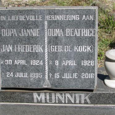MUNNIK Jan Frederik 1924-1995 &amp; Beatrice DE KOCK 1928-2016