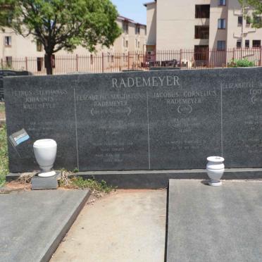 2. Oorsig - RADEMEYER :: V.D. WESTHUIZEN :: LOOTZ 