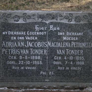 TONDER Adriaan Jacobus Petrus, van 1888-1955 & Magdalena Petronella 1895-1988