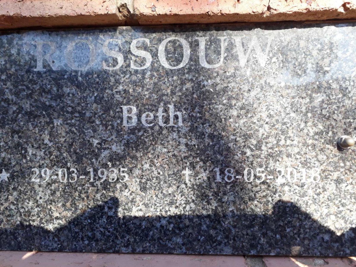ROSSOUW Beth 1935-2018