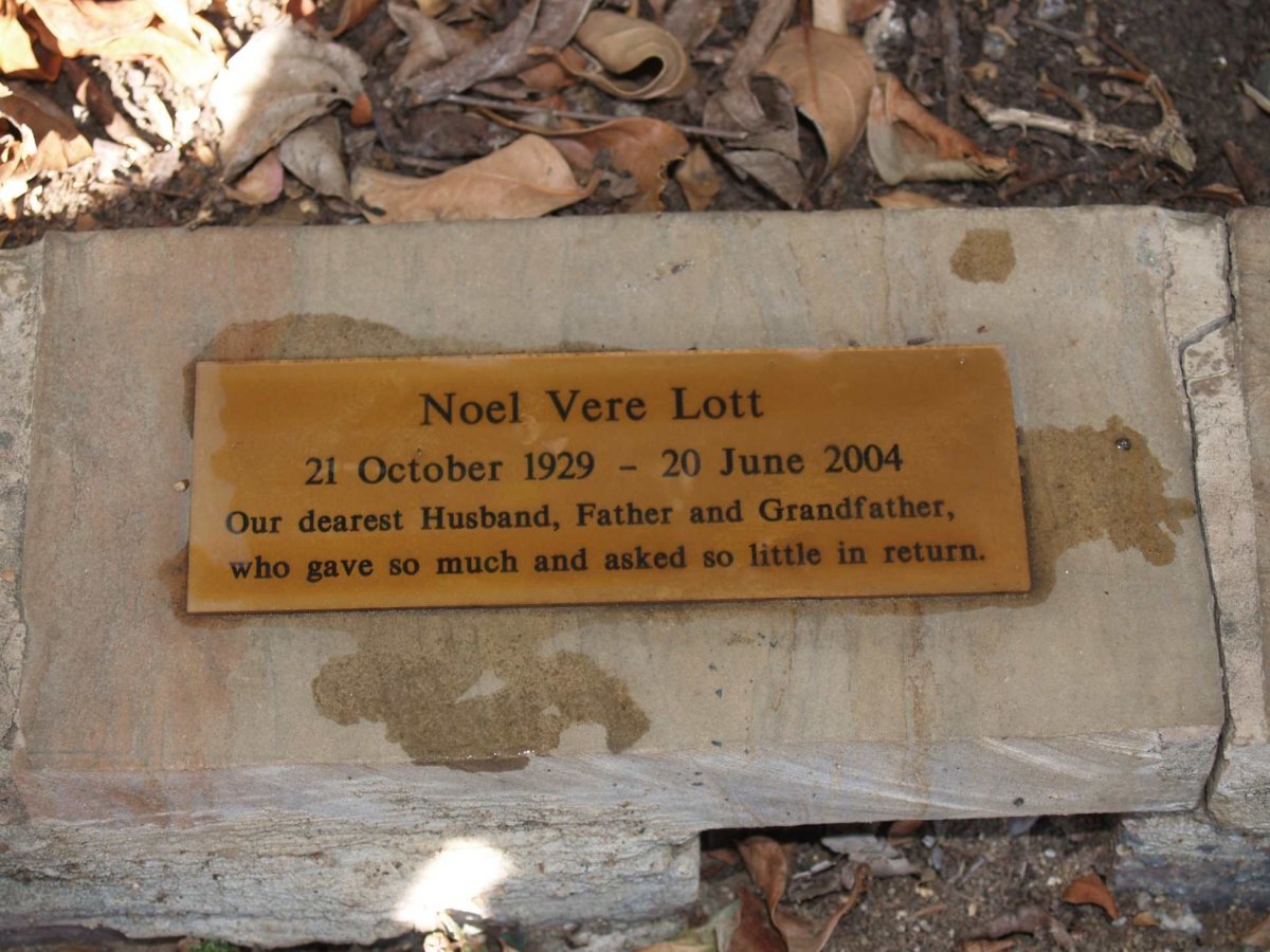 LOTT Noel Vere 1929-2004