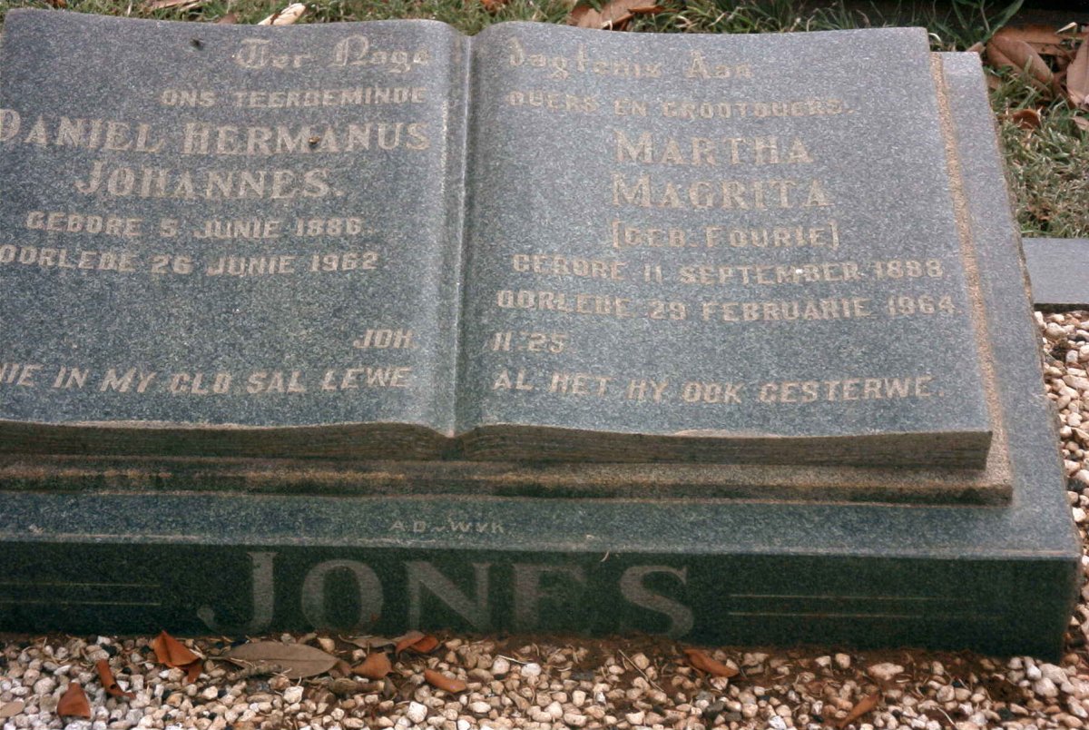 JONES Daniel Hermanus Johannes 1886-1962 &amp; Martha Magrita FOURIE 1888-1964