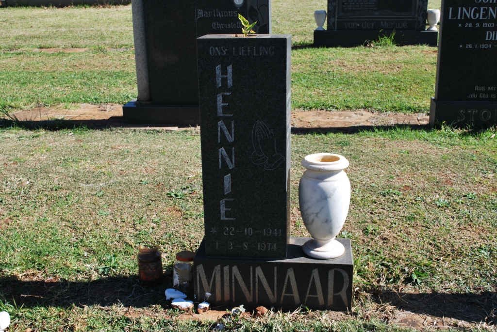 MINNAAR Hennie 1941-1974