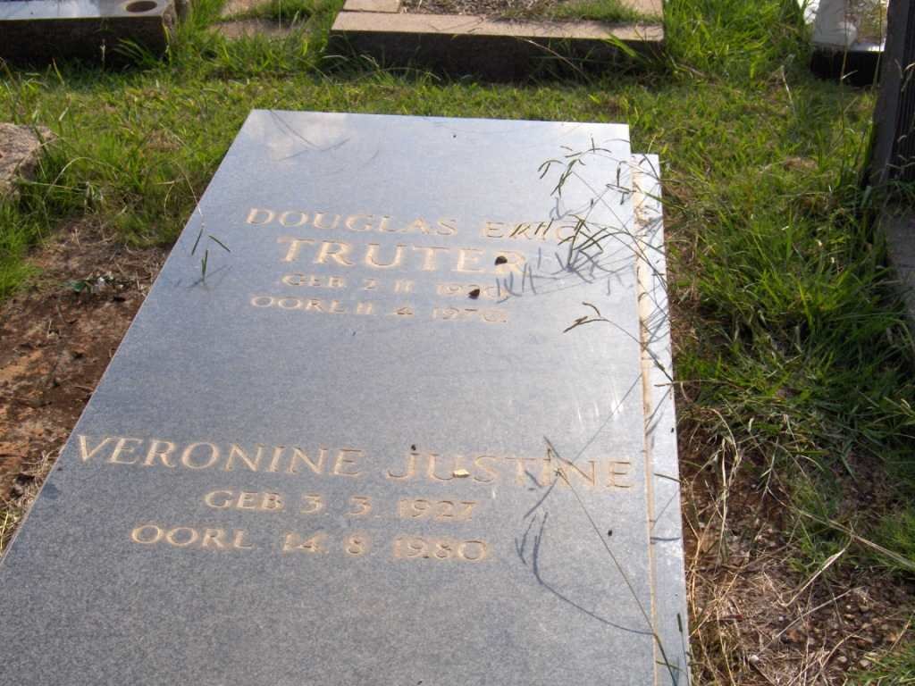 TRUTER Douglas Eric 1920-1970 &amp; Veronine Justine 1927-1980