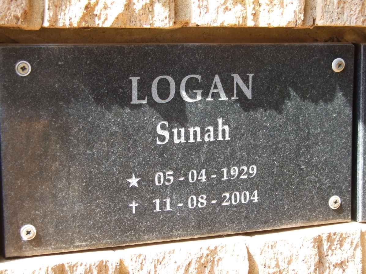 LOGAN Sunah 1929-2004