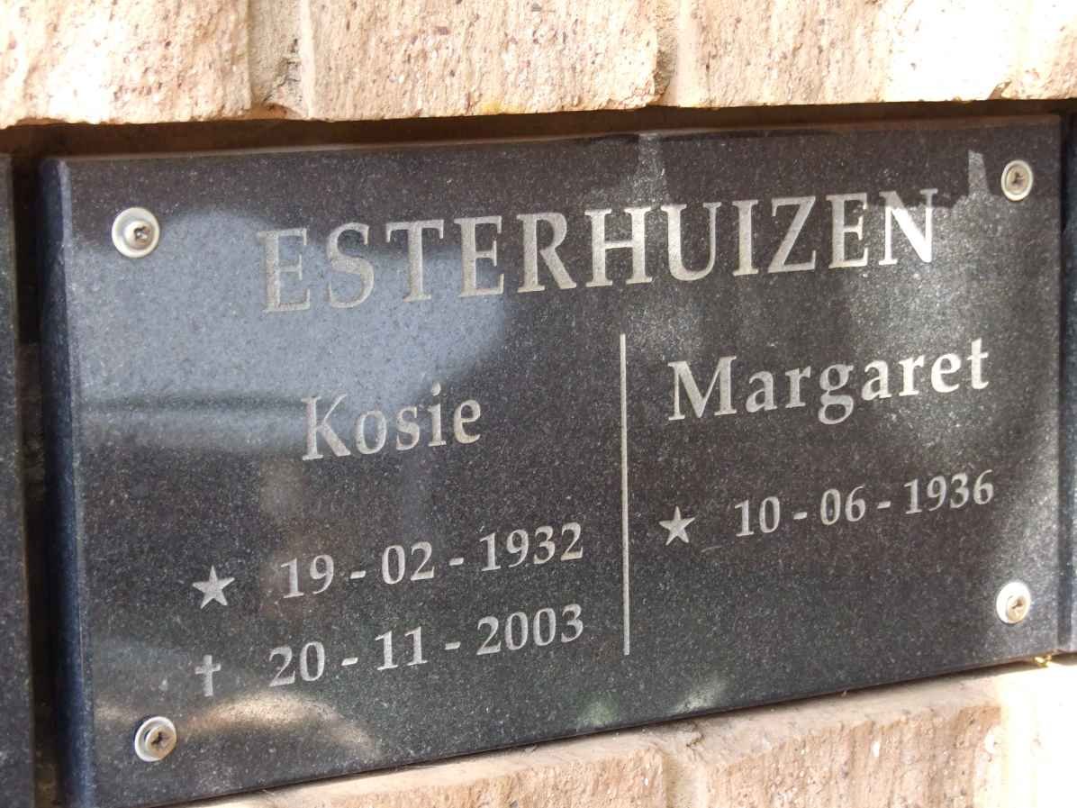 ESTERHUIZEN Kosie 1932-2003 &amp; Margaret 1936-