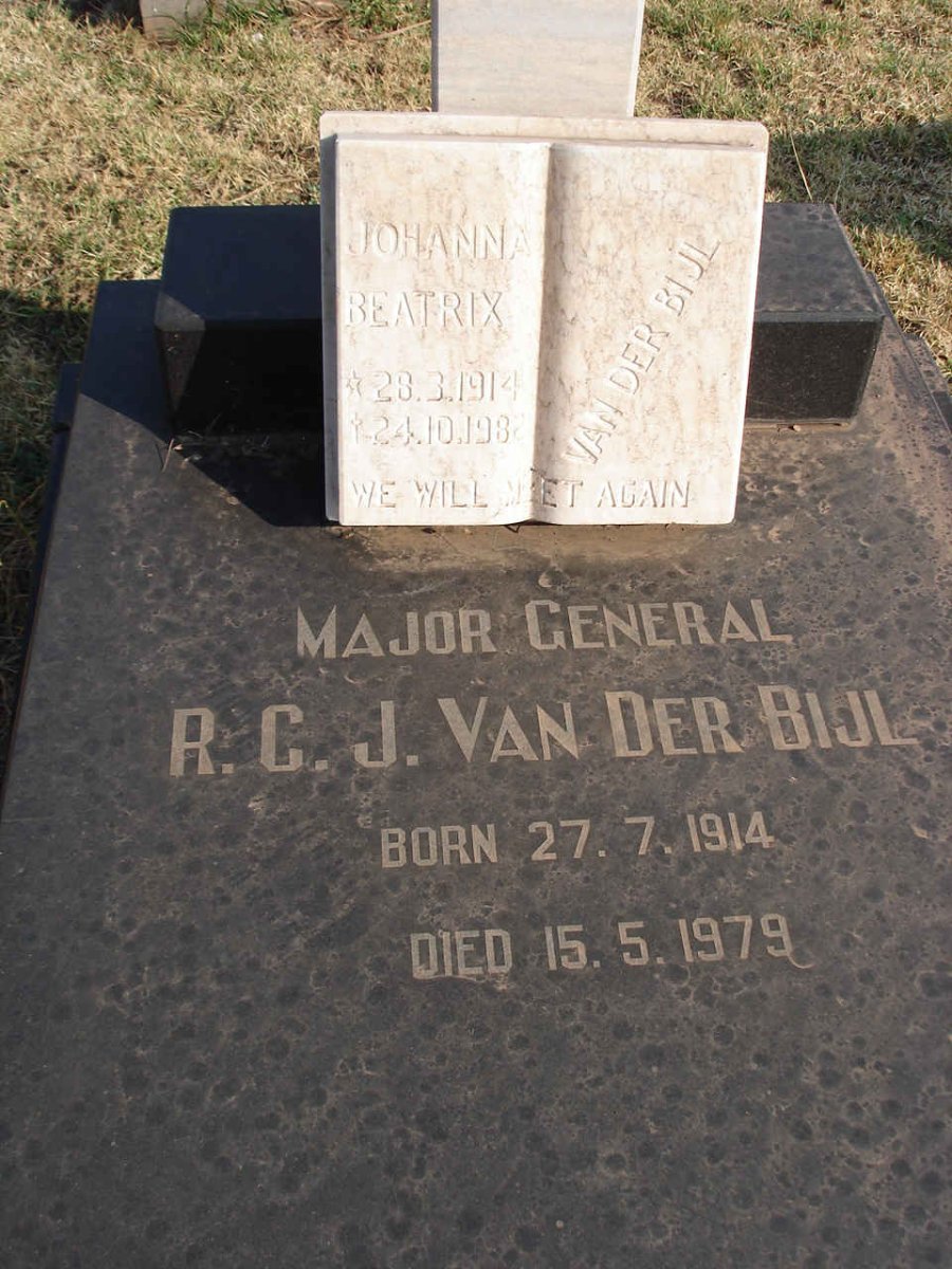 BIJL R.C.J., van der 1914-1979 &amp; Johanna Beatrix 1914-1982