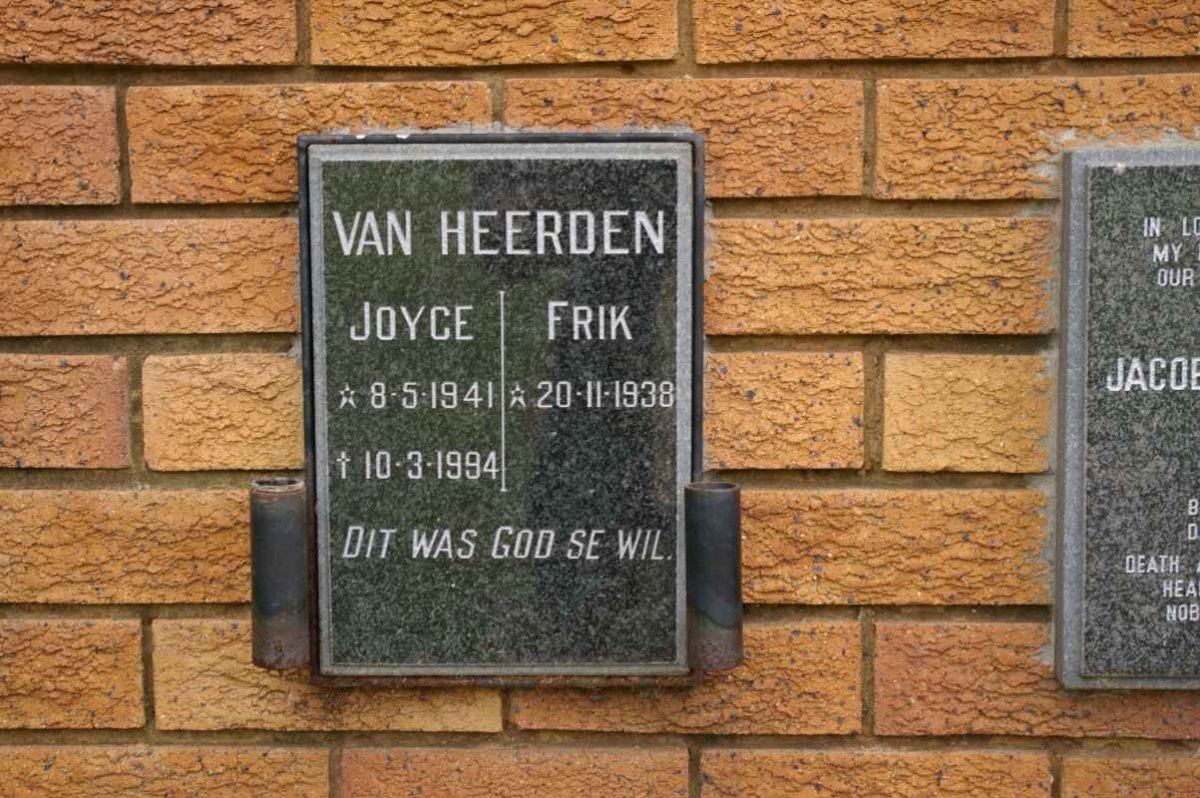 HEERDEN Frik, van 1938- &amp; Joyce 1941-1994