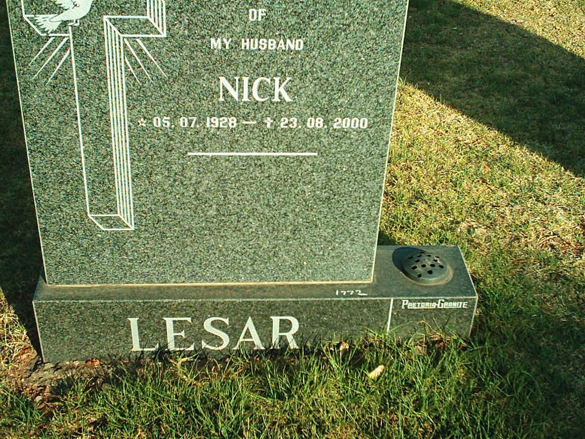 LESAR Nick 1928-2000