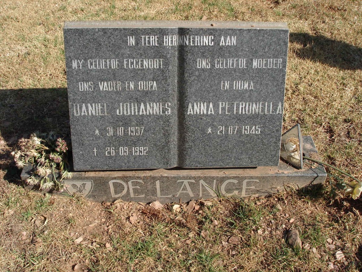 LANGE Daniel Johannes, de 1937-1992 &amp; Anna Petronella 1945-