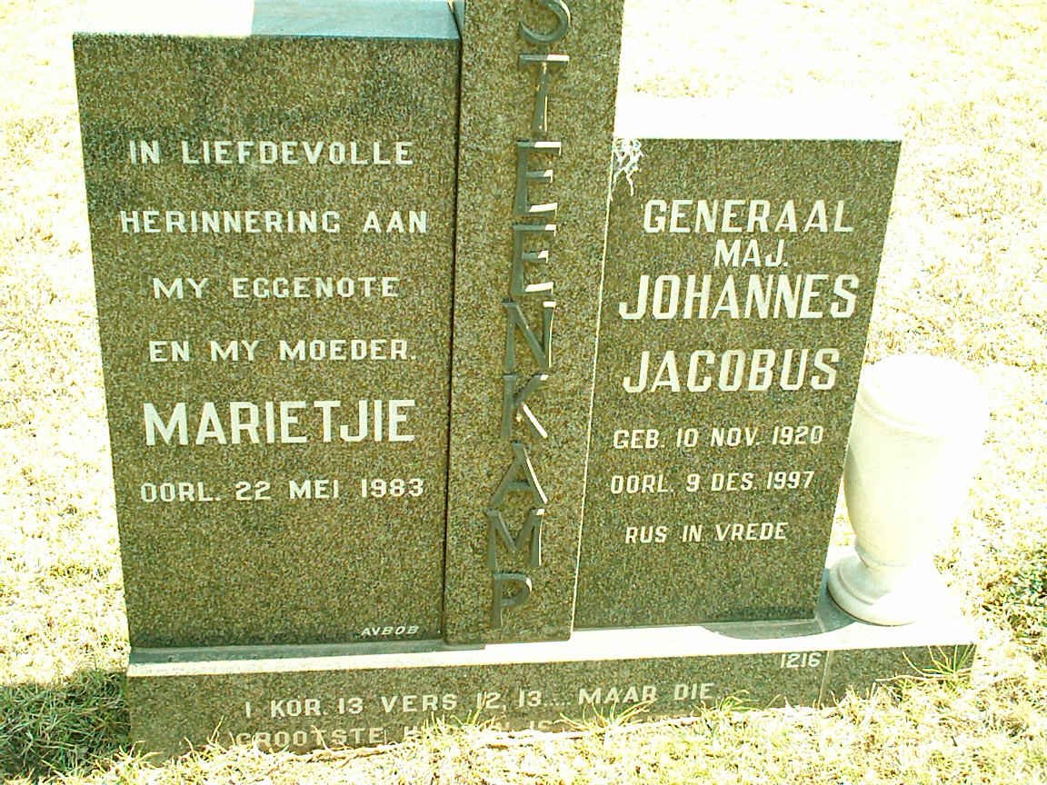 STEENKAMP Johannes Jacobus 1920-1997 &amp; Marietjie -1983