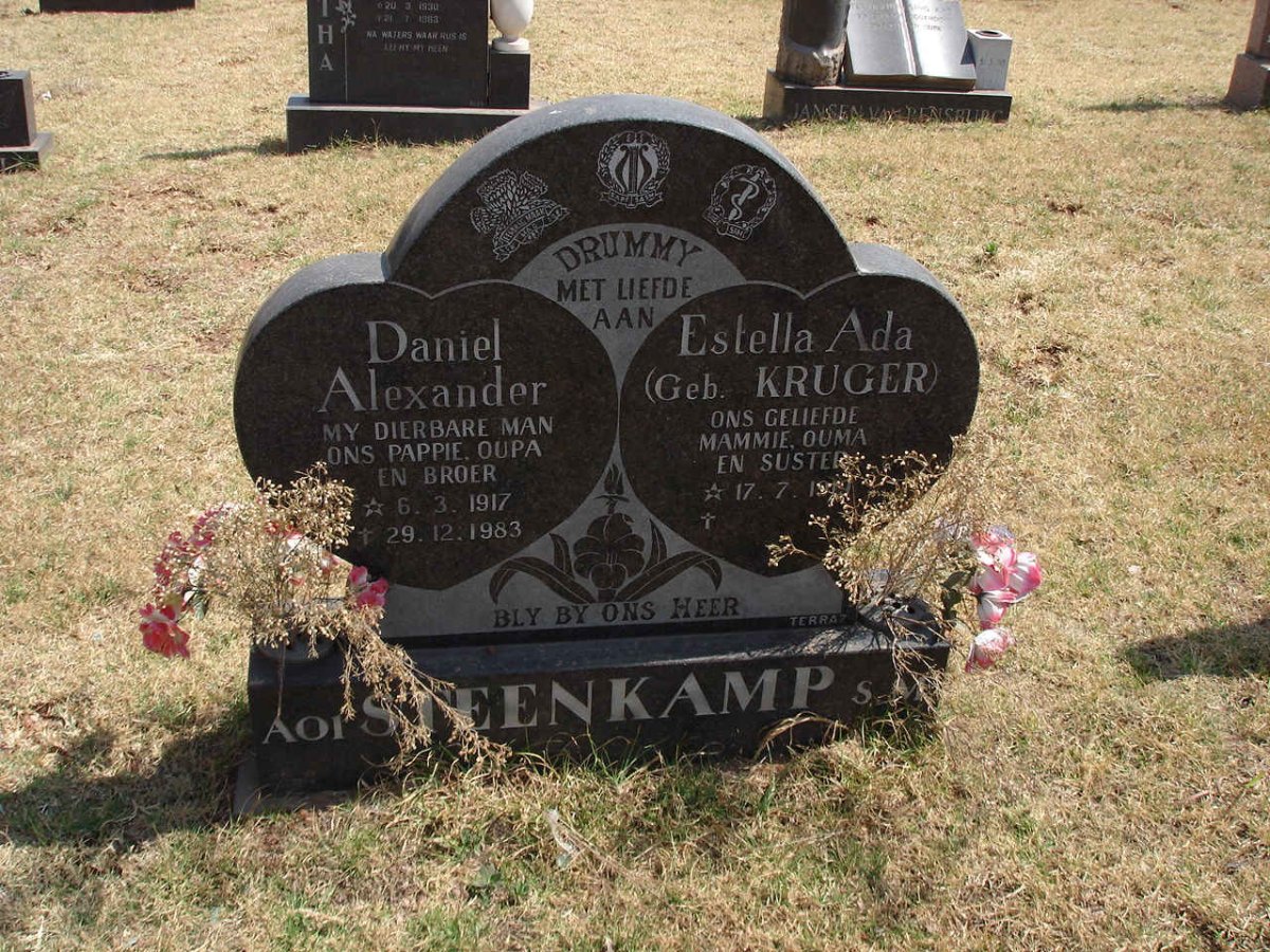 STEENKAMP Daniel Alexander 1917-1983 &amp; Estella Ada KRUGER