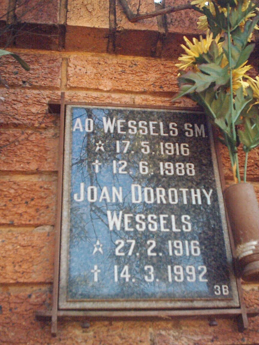 WESSELS S.M. 1916-1988 &amp; Joan Dorothy 1916-1992