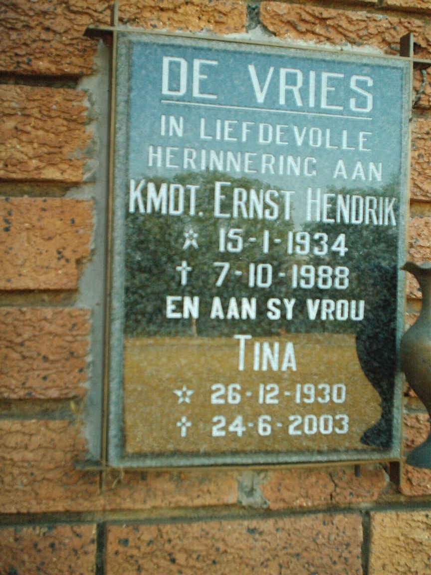 VRIES Ernst Hendrik, de 1934-1988 &amp; Tina 1930-2003