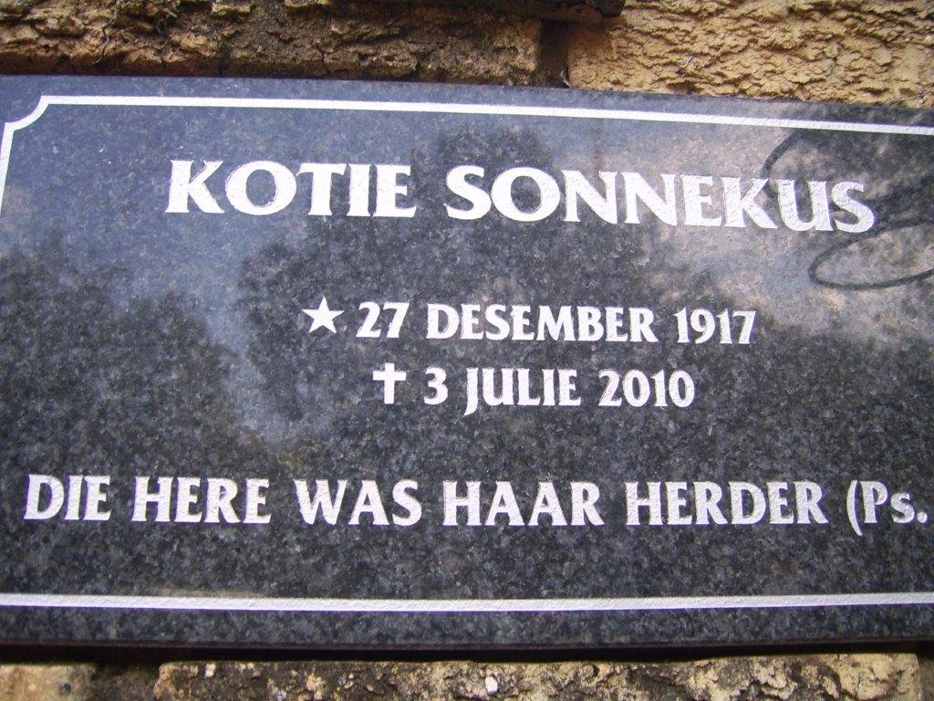 SONNEKUS Kotie 1917-2010