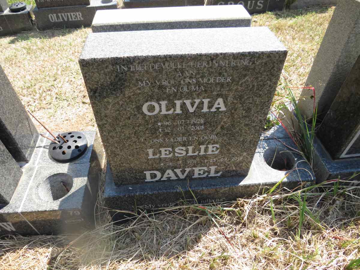 DAVEL Leslie 1931-2019 & Olivia 1928-2005