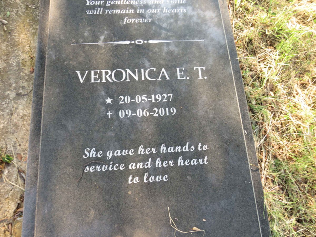 DALLENDER Ernest W. 1921-1999 & Veronica E.T. 1927-2019 _2