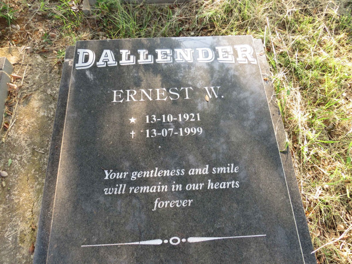 DALLENDER Ernest W. 1921-1999 & Veronica E.T. 1927-2019 _1