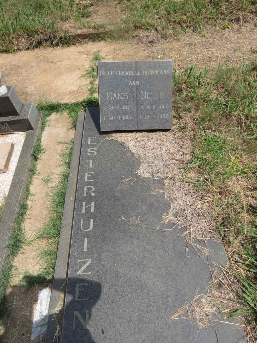 ESTERHUIZEN Hans 1913-1986 & Nellie 1916-1992_1