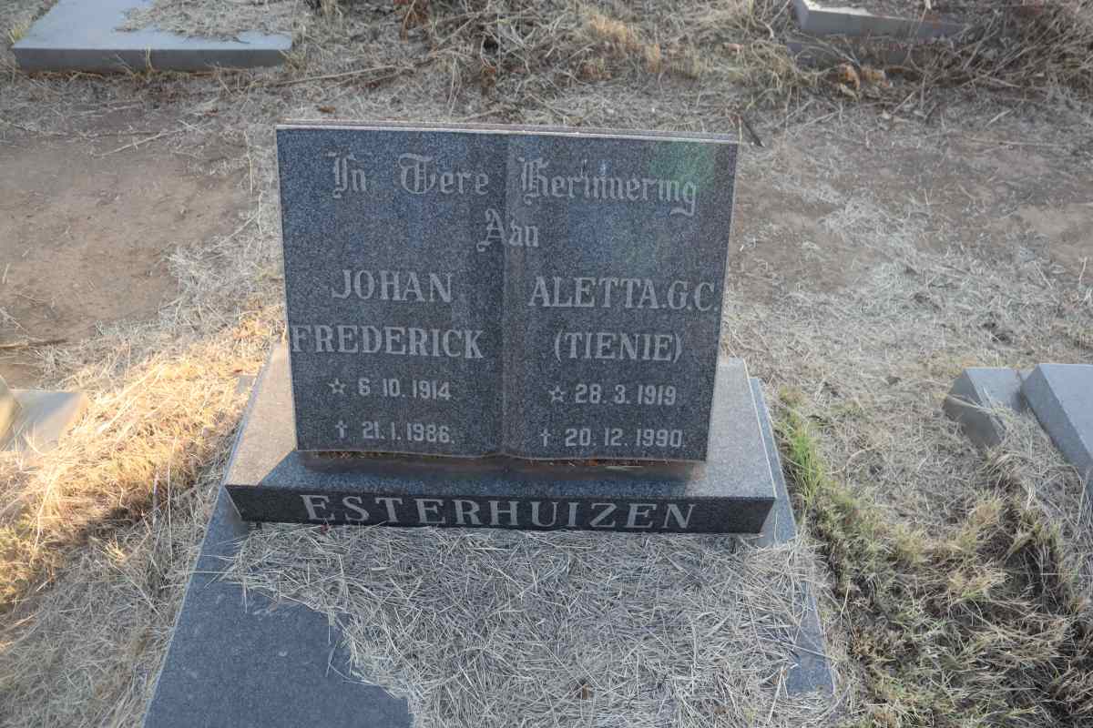 ESTERHUIZEN Johan Frederick 1914-1986 & Aletta G.C. 1919-1990