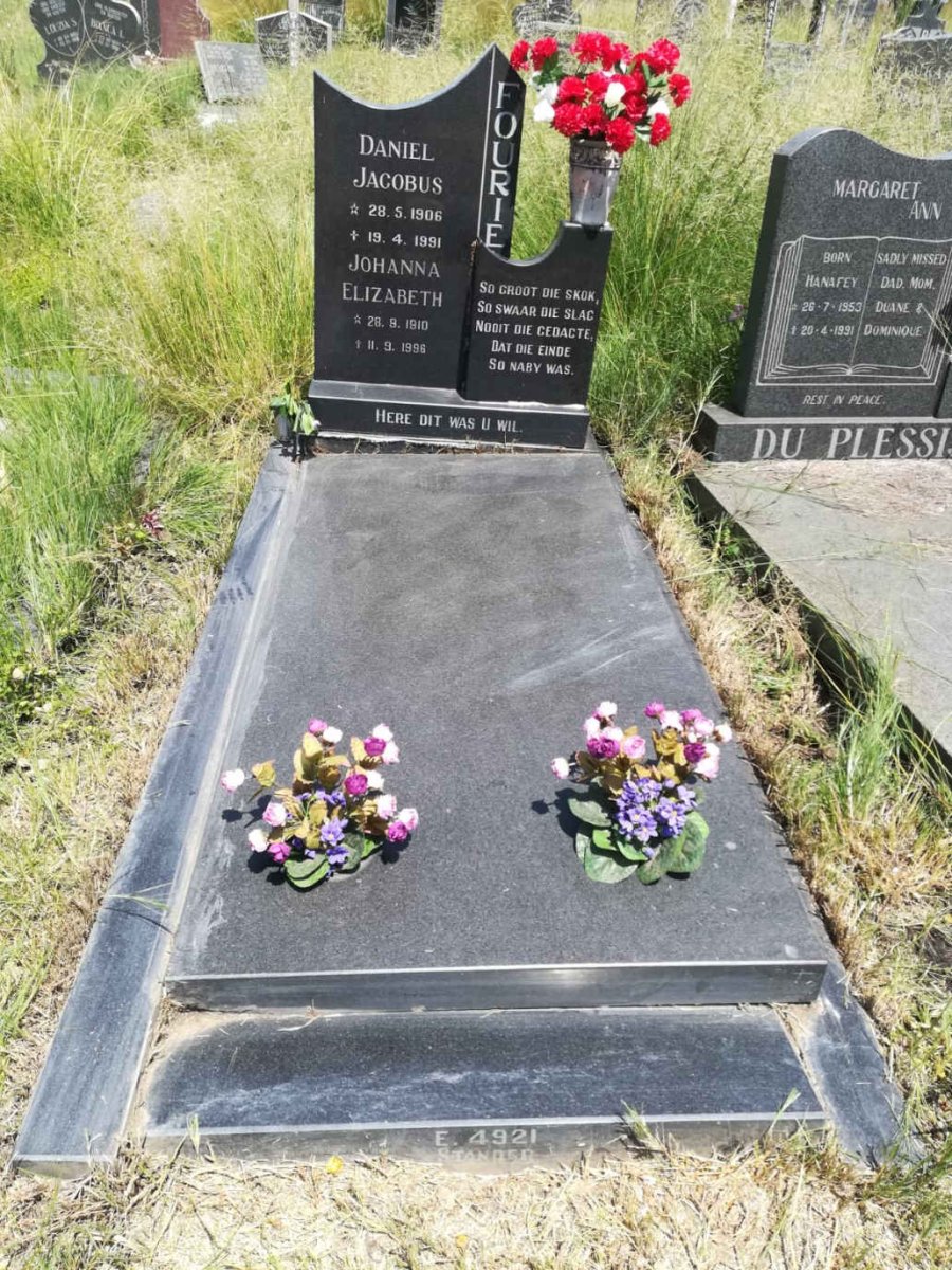 FOURIE Daniel Jacobus 1906-1991 &amp; Johanna Elizabeth 1910-1996