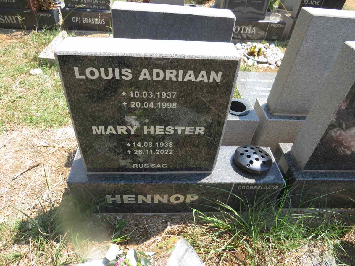 HENNOP Louis Adriaan 1937-1998 & Mary Hester 1938-2022
