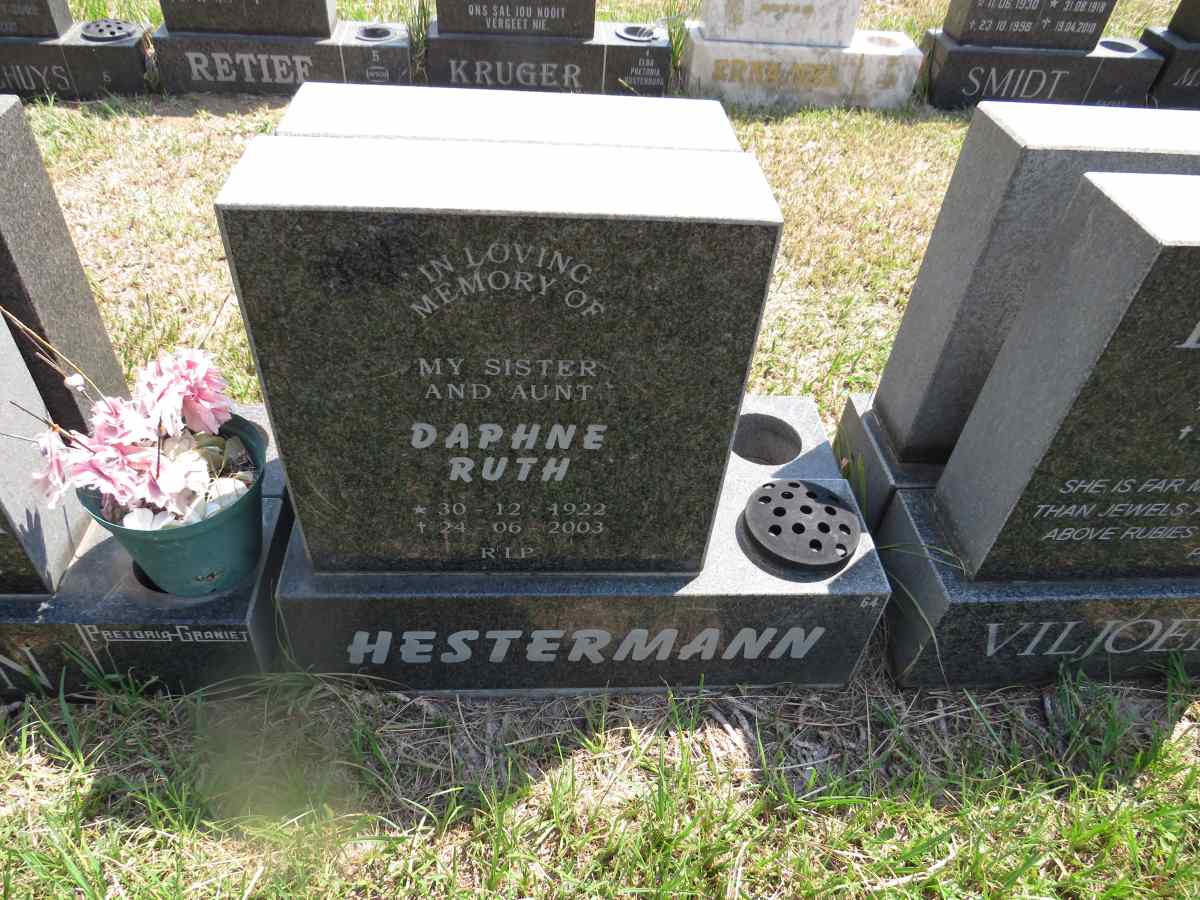 HESTERMANN Daphne Ruth 1922-2003