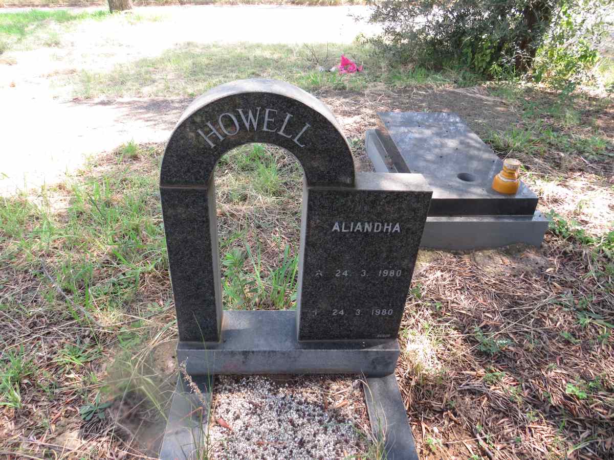 HOWELL Aliandha 1980-1980