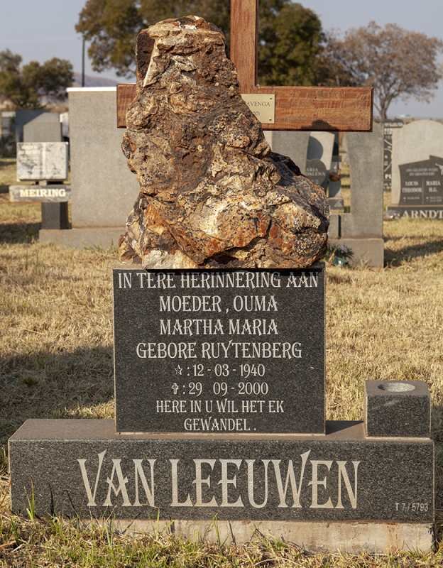 LEEUWEN Martha Maria, van nee RUYTENBERG 1940-2000