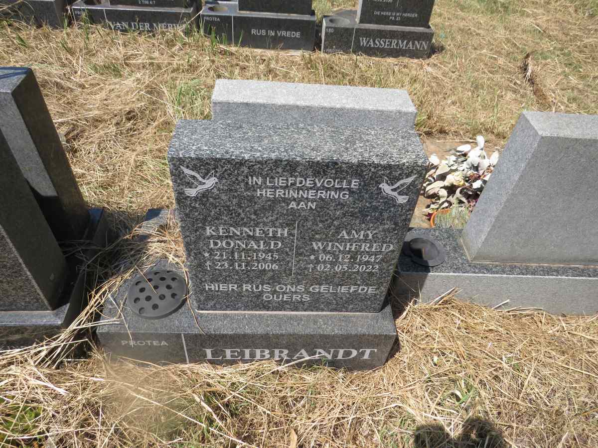 LEIBRANDT Kenneth Donald 1945-2006 & Amy Winifred 1947-2022