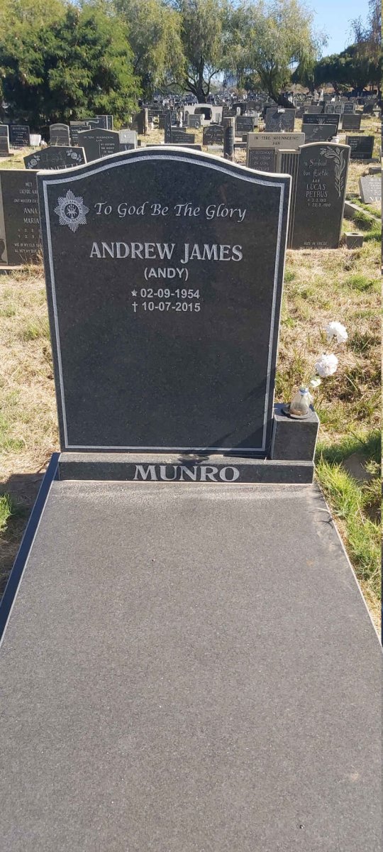 MUNRO Andrew James 1954-2015