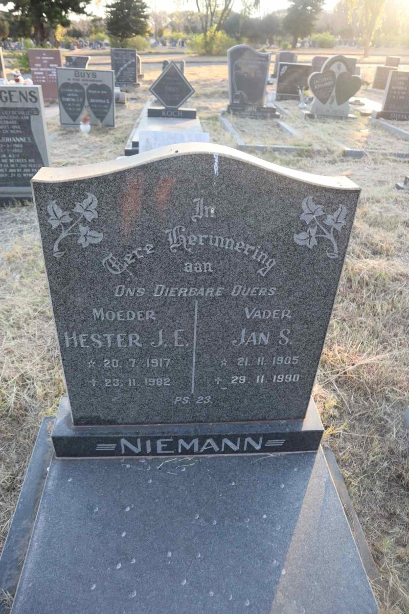 NIEMANN Jan S. 1905-1990 & Hester J.E. 1917-1982