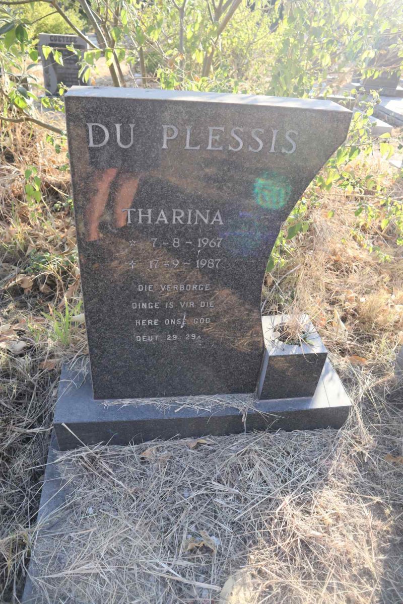 PLESSIS Tharina, du 1967-1987