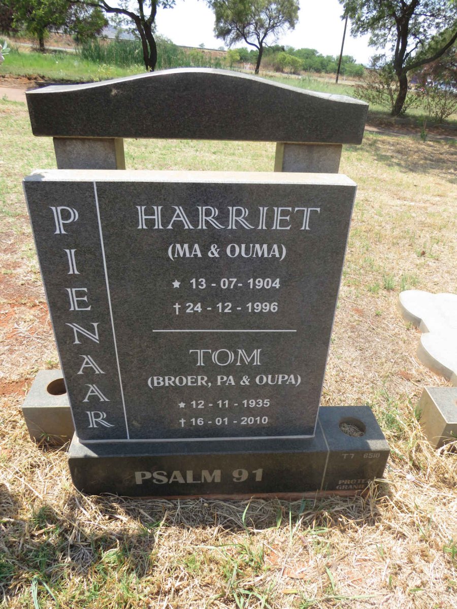 PIENAAR Tom 1935-2010 & Harriet 1904-1996