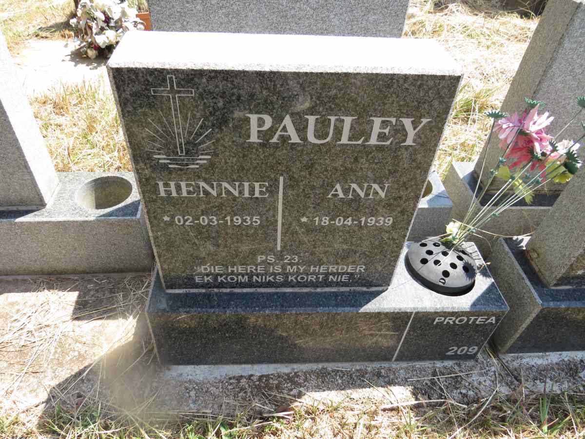 PAULEY Hennie 1935- & Ann 1939- 