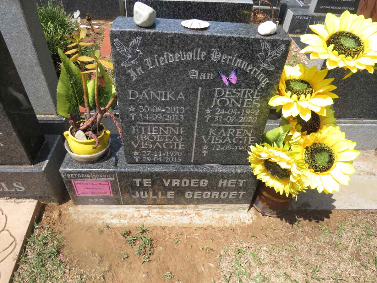 VISAGIE Etienne 1970-2015 & Karen 1965- :: JONES Desire 1992-2020 :: ? Danika 2013-2013