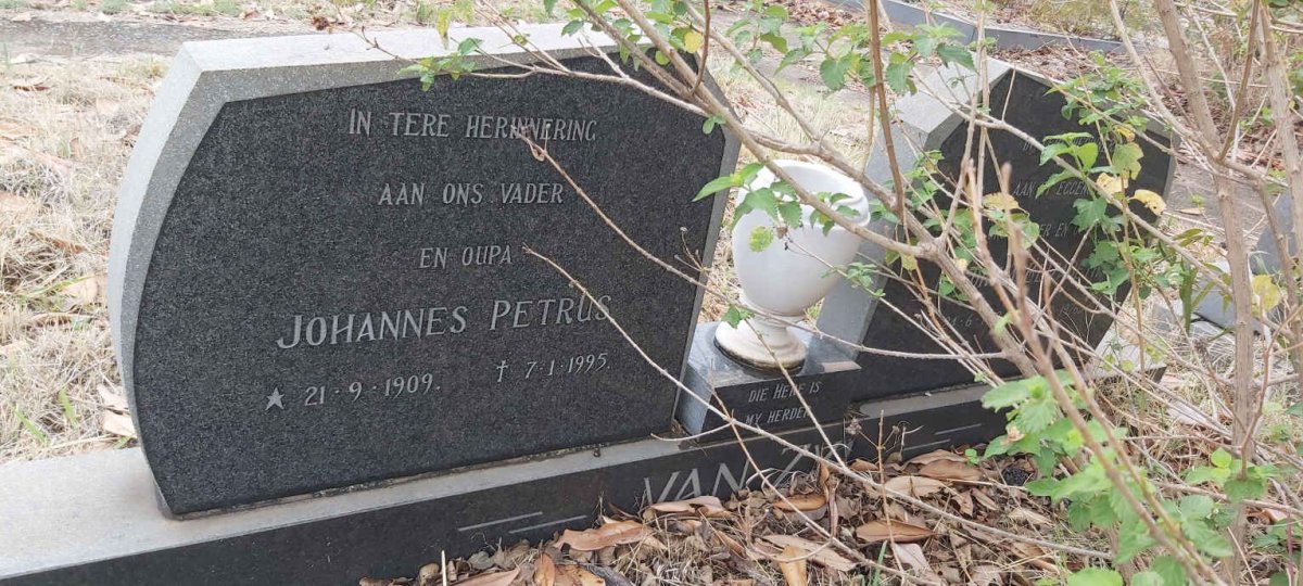 ZYL Johannes Petrus, van 1909-1995 & Fredrika Elizabeth 1912-1976 _1